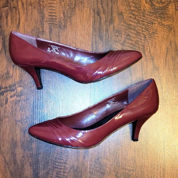 Maroon Pumps - Picture 1 of 4